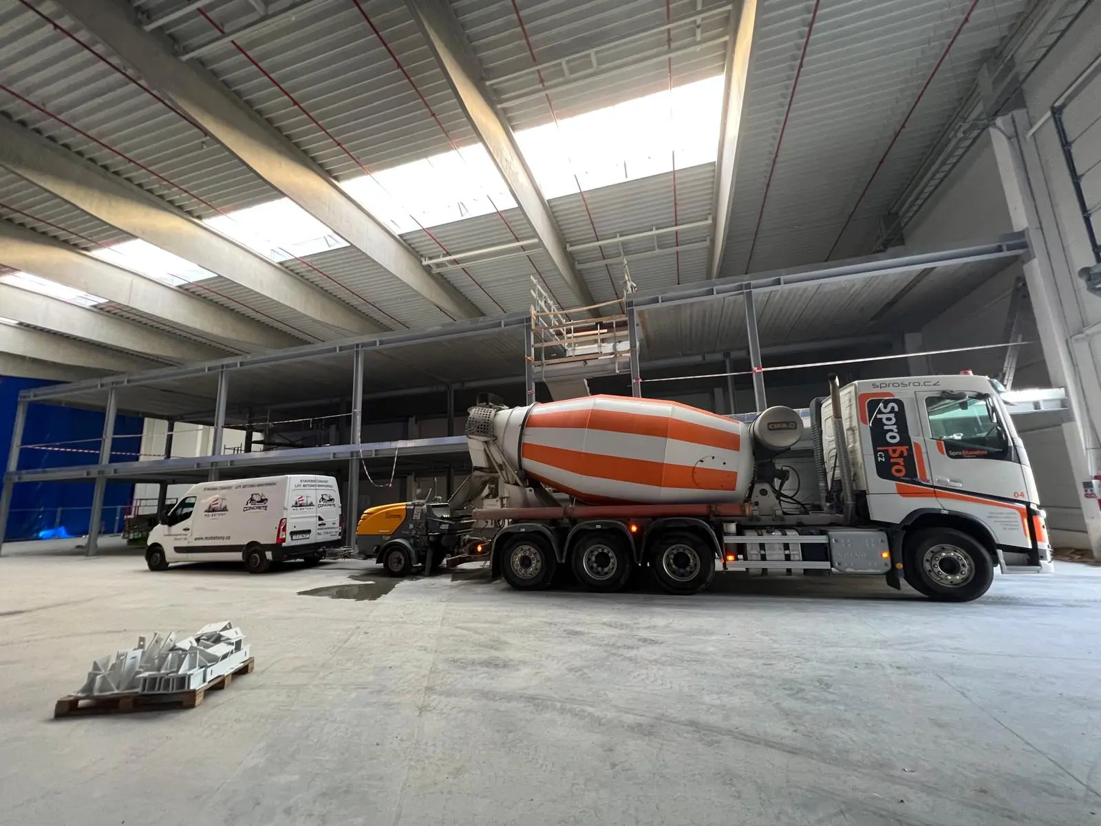 Betonáž 2 pater přístavby v hale Olomouc