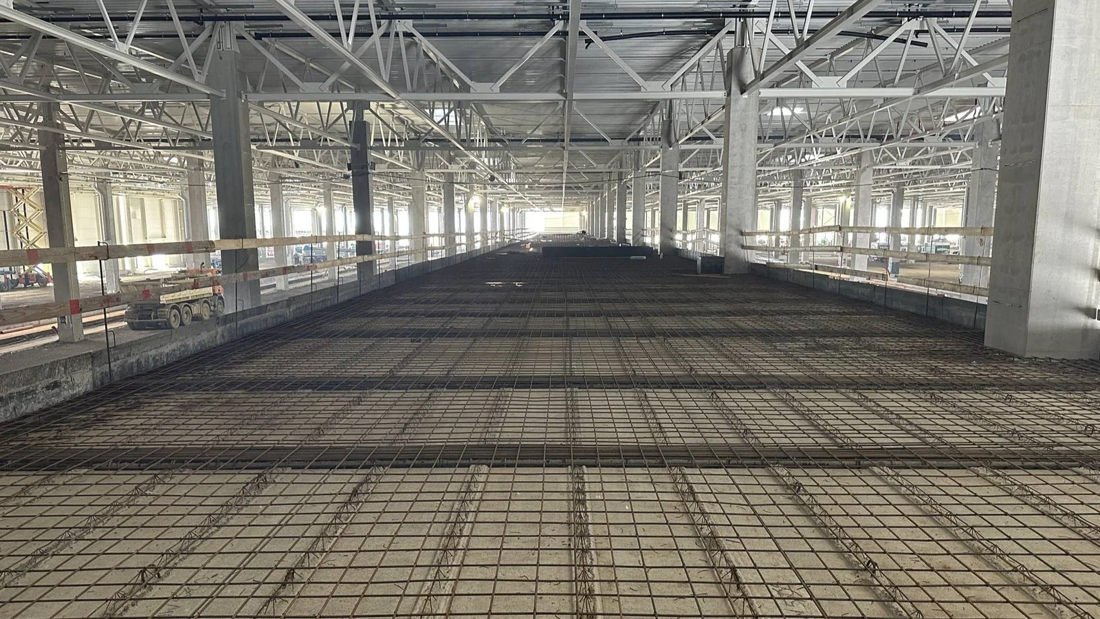 KARI síť 100×100×6 mm — 2D armování položené před betonáží podlahy