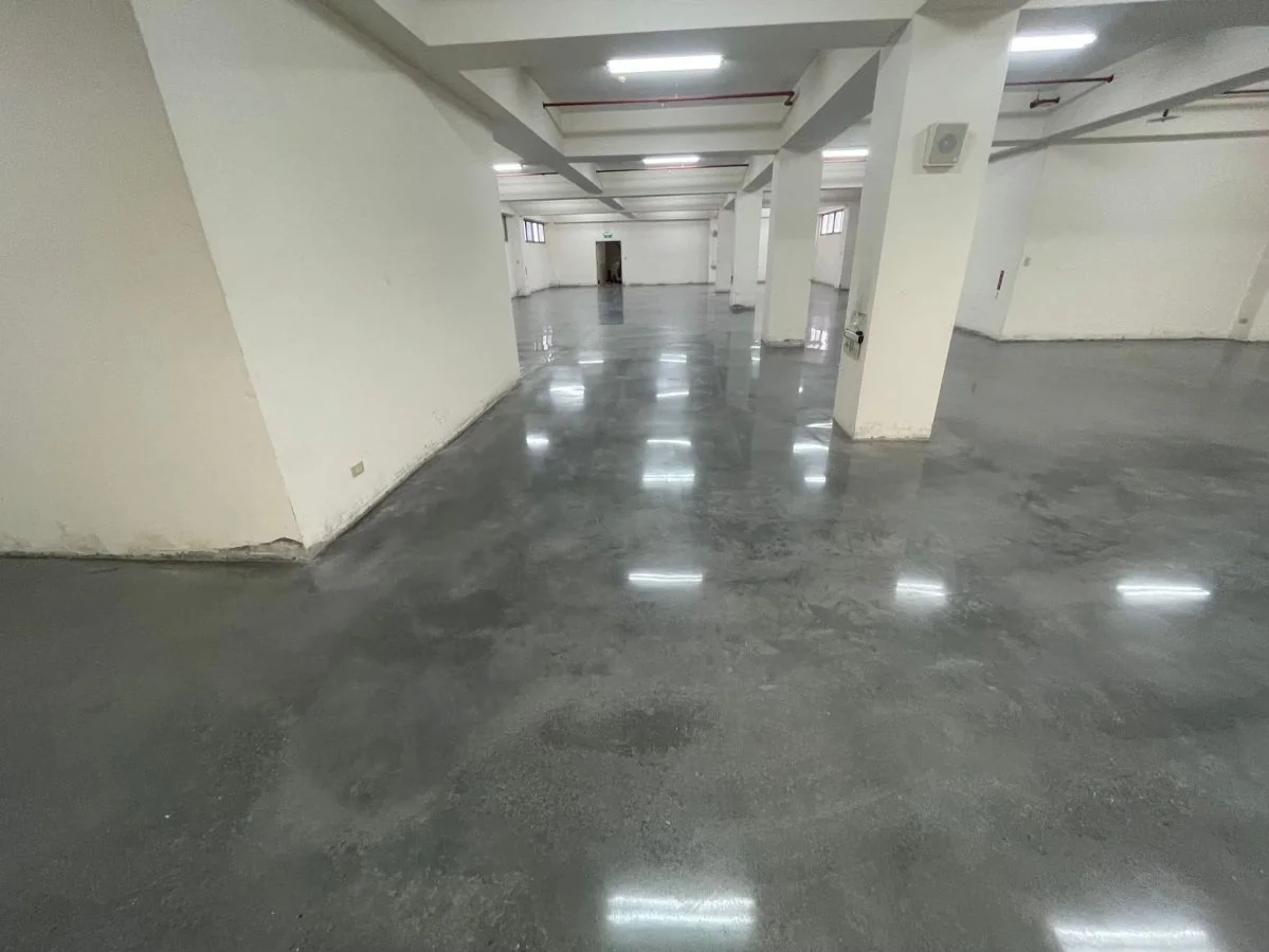 Designový leštěný beton tmavý odstín Charcoal