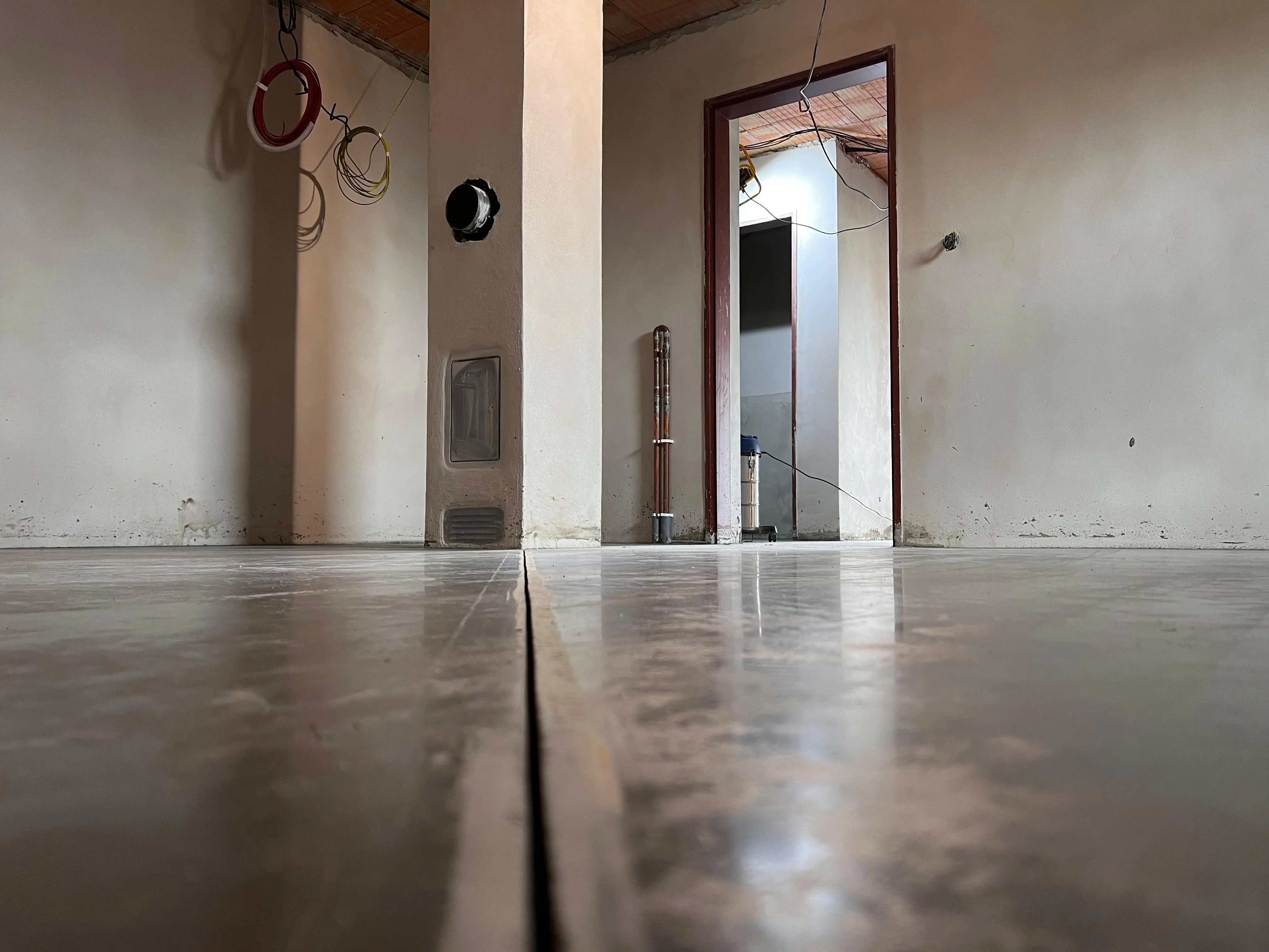 Dilatační spáry v betonové podlaze