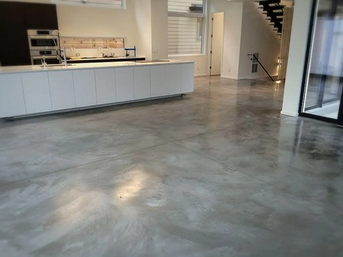 Leštěný beton v interiéru rodinného domu - Olomouc, 180 m², Level polomat — referenční designová realizace