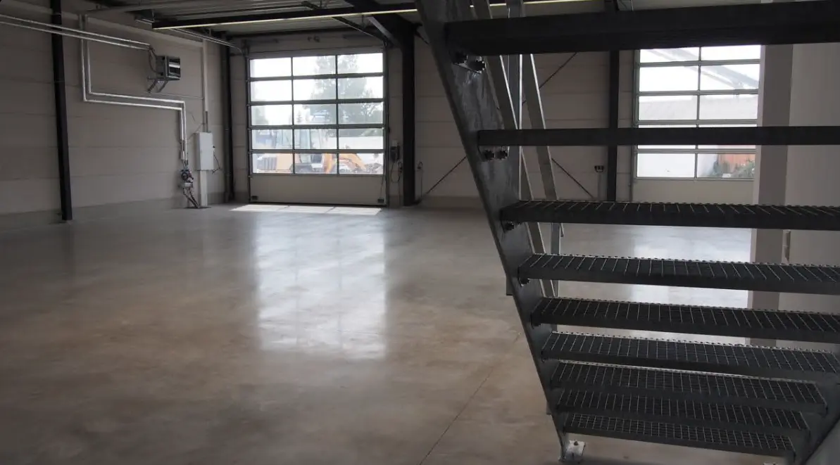 Leštěný beton - Autoservis Zlín