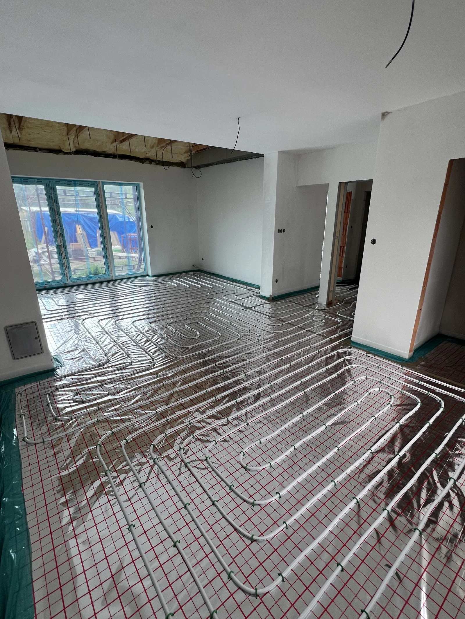 Instalace podlahového topení před litím anhydritu — RD Bělkovice-Laštany