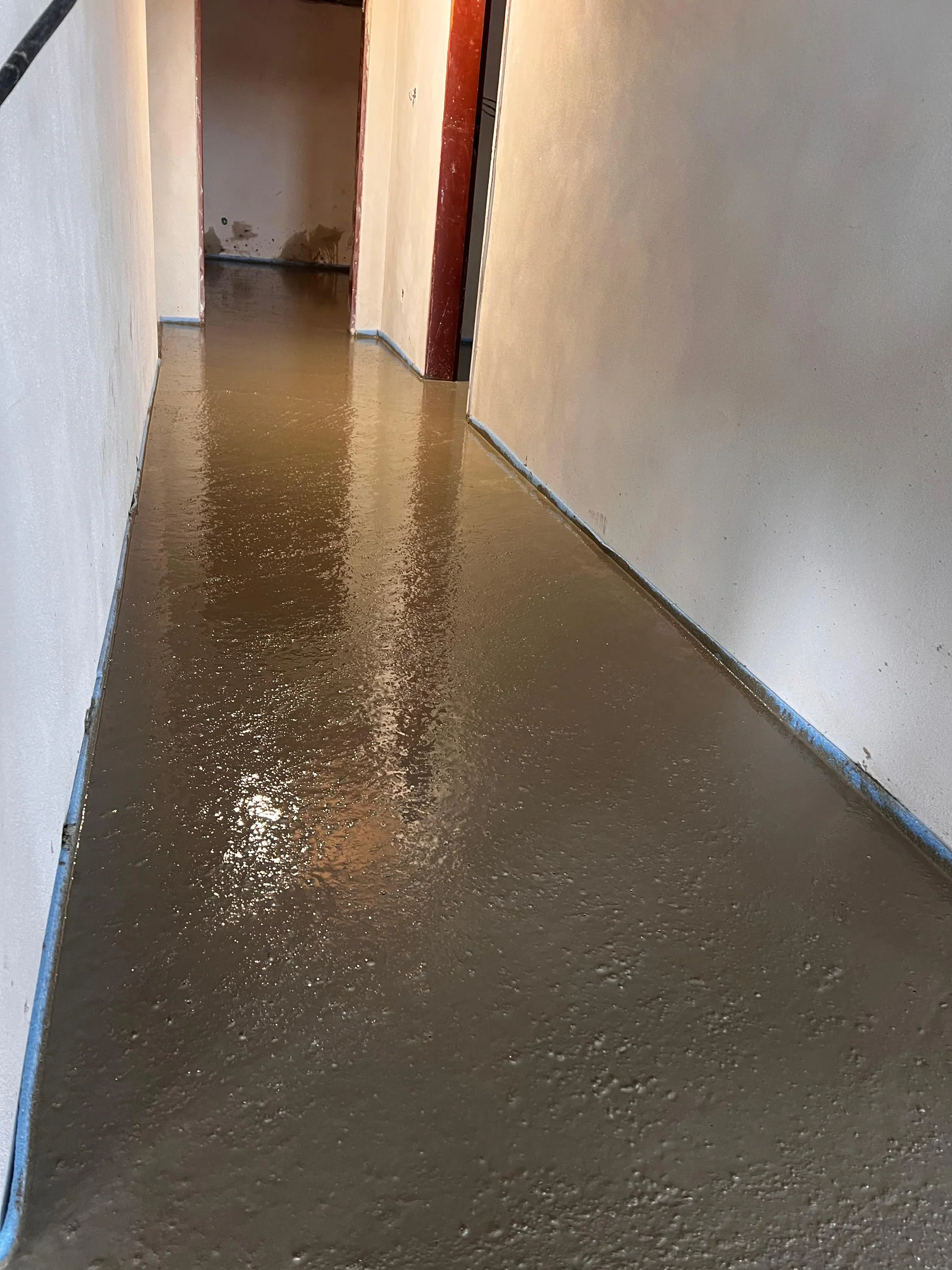 Srovnávání betonu do roviny — Olomouc suterén RD