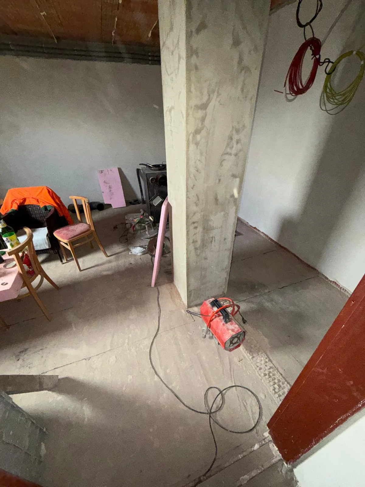 Suterén RD Olomouc před realizací — připravený podklad