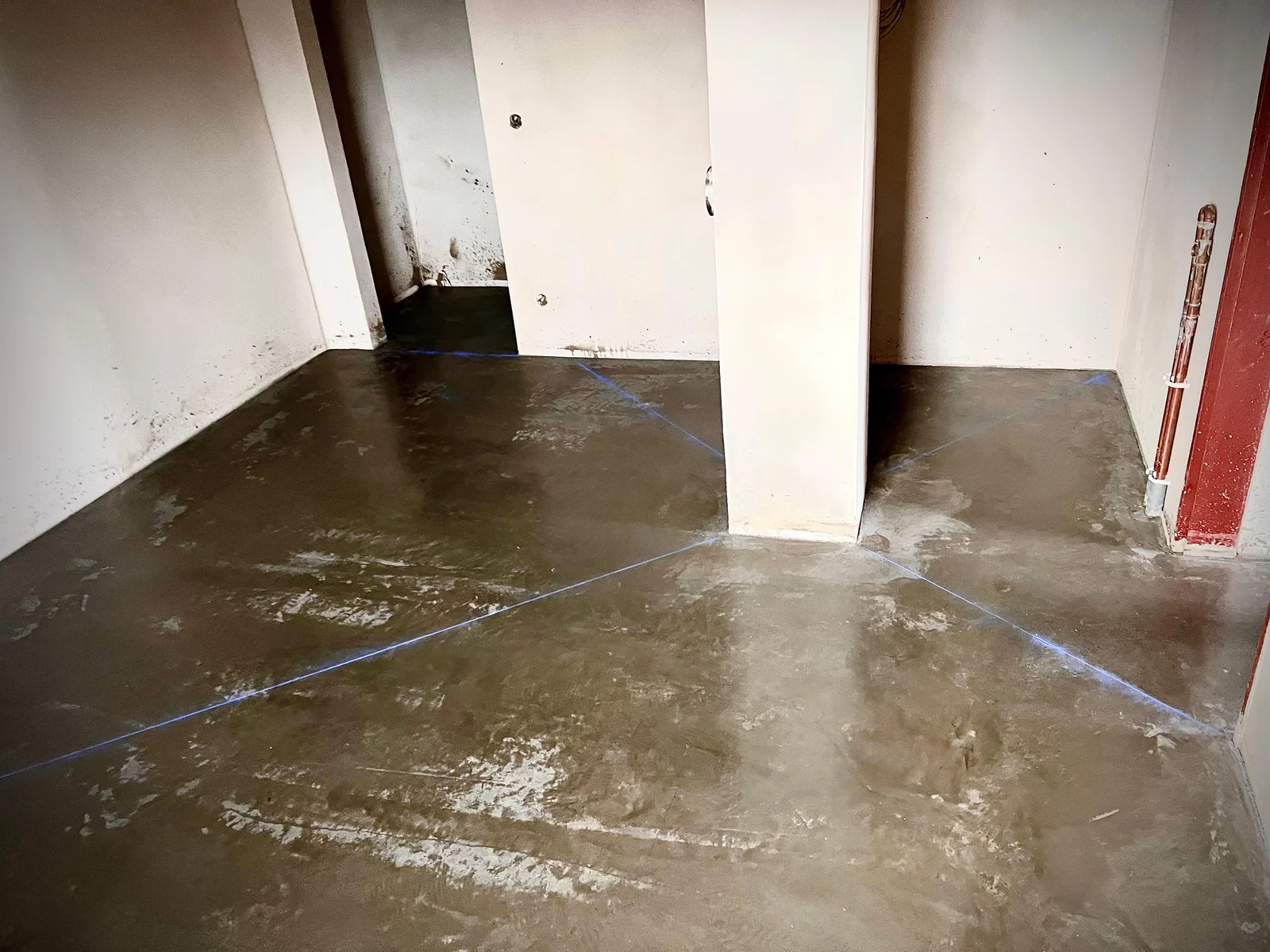 Řezání dilatačních spár v leštěném betonu — Olomouc