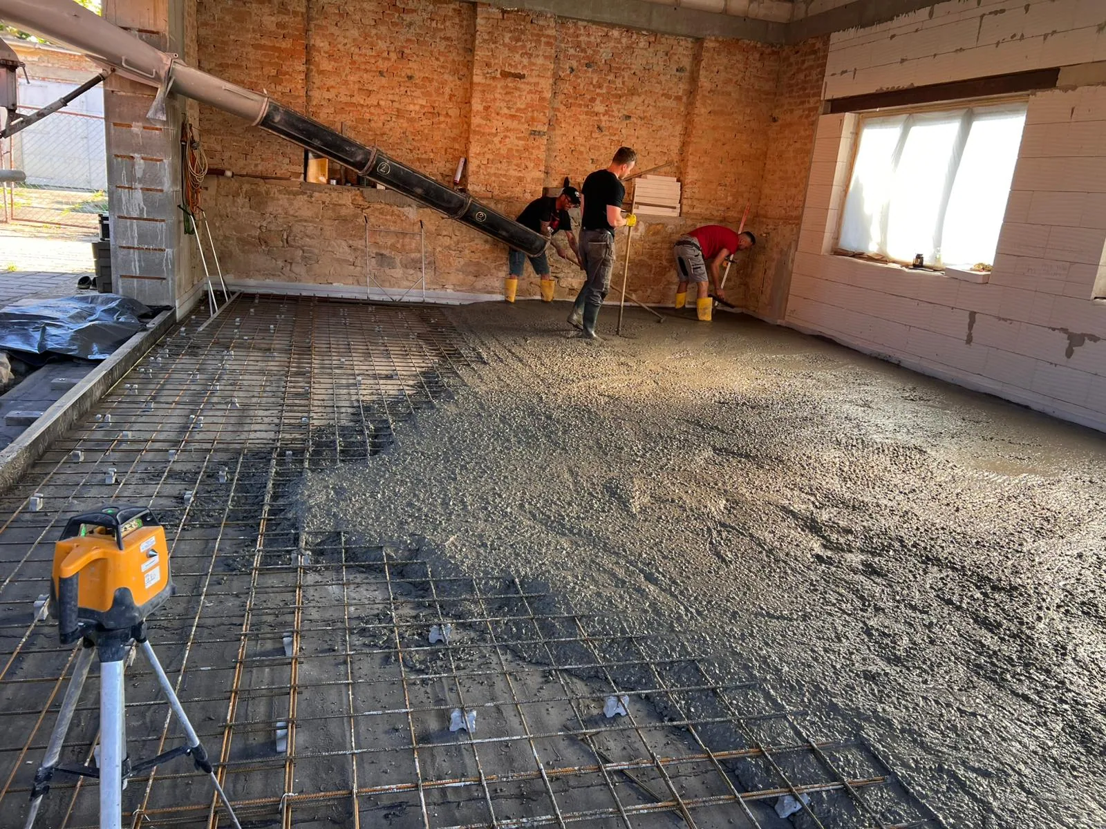 Betonáž podkladního betonu pod dlažbu Ostrovačice — beton C25/30 frakce 16 mm