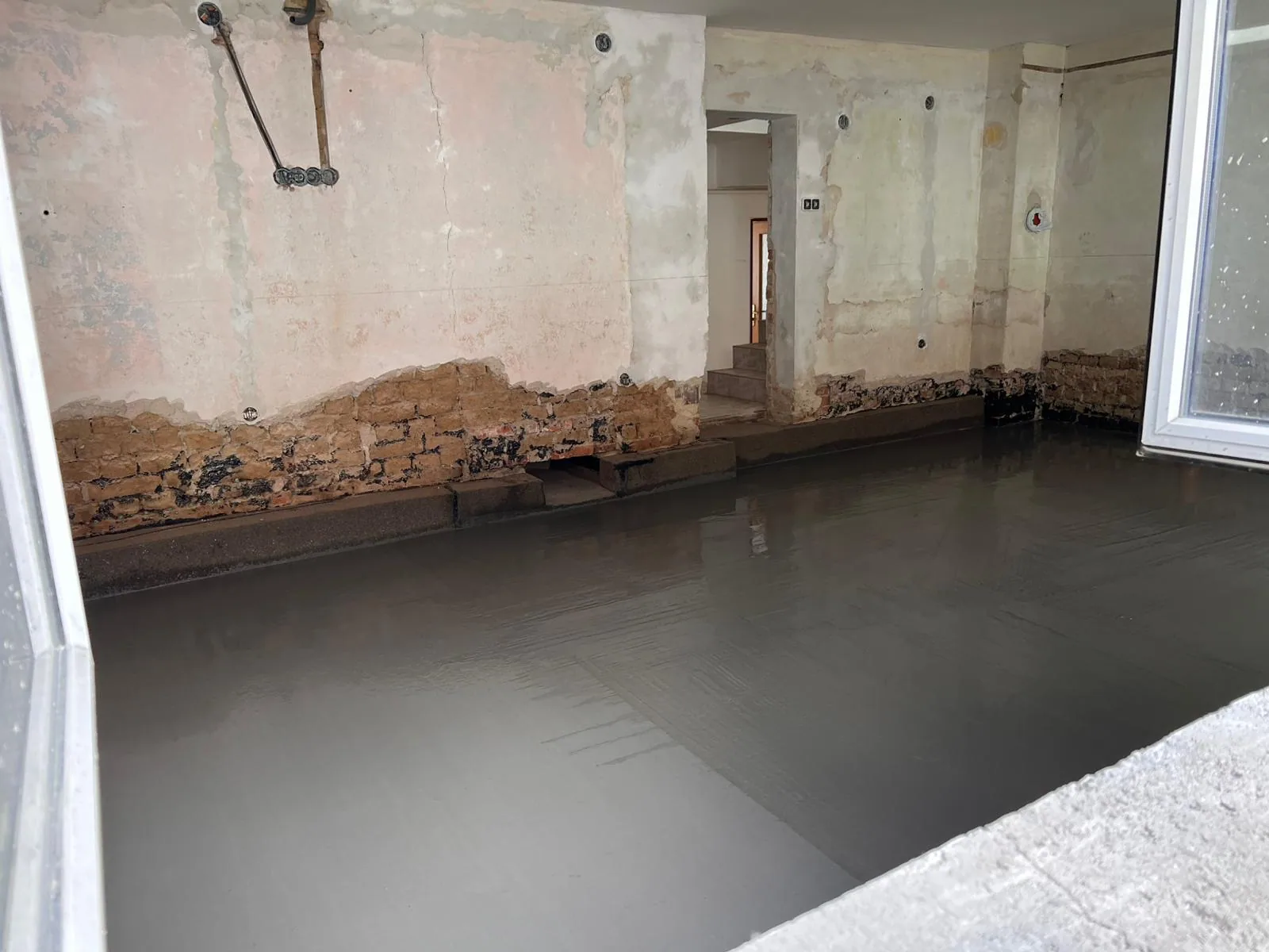 Hotový podkladní beton 55 m² připravený pro polystyren a anhydrit — RD Rozstání